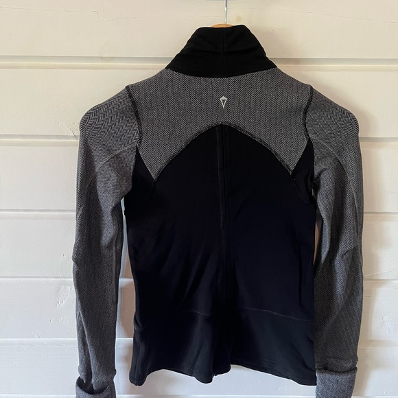*SOLD* Iviva full zip sweater - Picture 2 of 2